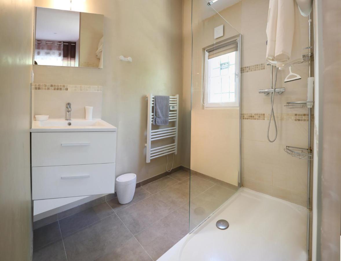 Au Coeur Du Bien-Etre, Gite Avec Piscine Chauffee Et Couverte, Spa, Sauna, Massages Monteaux Exterior photo